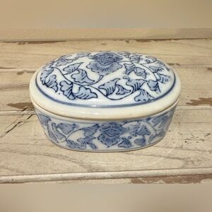 Chinese Ceramic Box with Lid Hand Oval Shape Blue & White Trinket Keepsake Box
